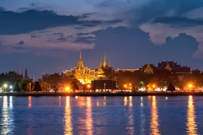 Bangkok Temples Tour Including Wat Traimit, Wat Pho, Grand Palace, Golden Mount and Wat Suthat