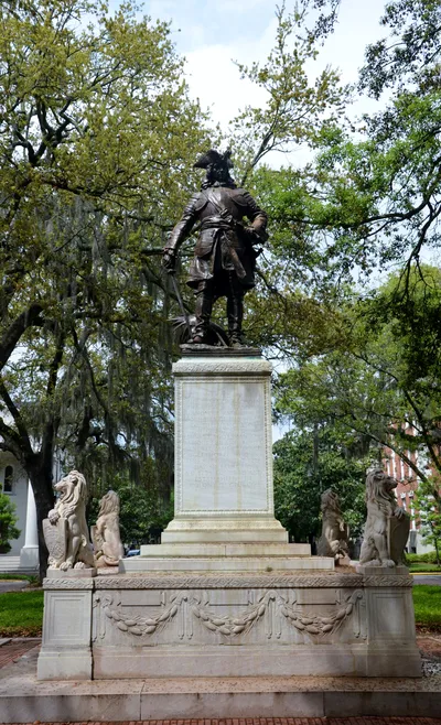 Savannah Dark History and Ghost Encounter Walking Tour with Genteel and Bard
