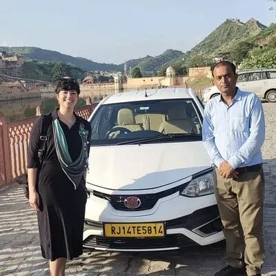 Private Lucknow Arrival Transfer - Airport to Lucknow Hotels drop