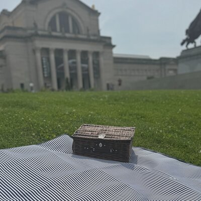Picnic for 2 in Forest Park: 3-4 Restaurants in Every Basket!