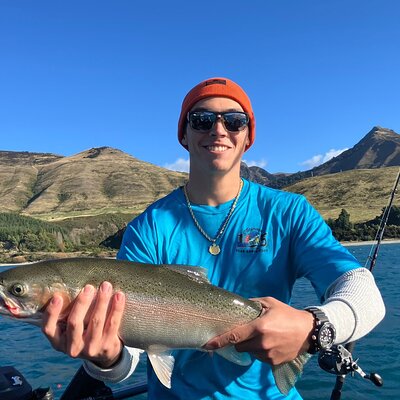Lake Wānaka: 3 hour Fishing Adventure by Boat