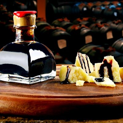 Modena: Visit and Gourmet Tasting of DOP and BIO Balsamic Vinegar