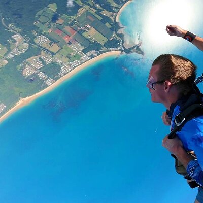 From Cairns: Tandem Skydive Experience over Mission Beach