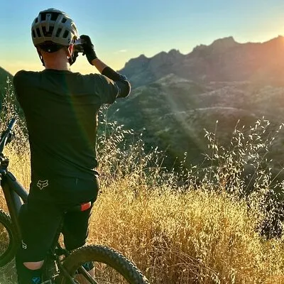 Hidden Waterfall E-Mountain Bike and Hike in Malibu: Beginner
