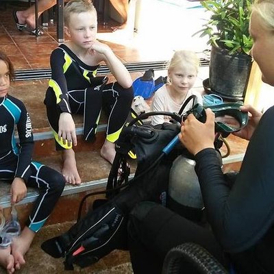 WaterColors - Kids' Discover Scuba Diving in Boracay for 10 years old and up