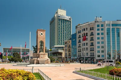 Istanbul Pub Crawl: Rooftop Clubs, Party Bus, Free Shots and Entry