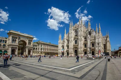 Milan Super Saver 2-Hour Walking Tour with Skip-the-Line Duomo and Rooftop Access
