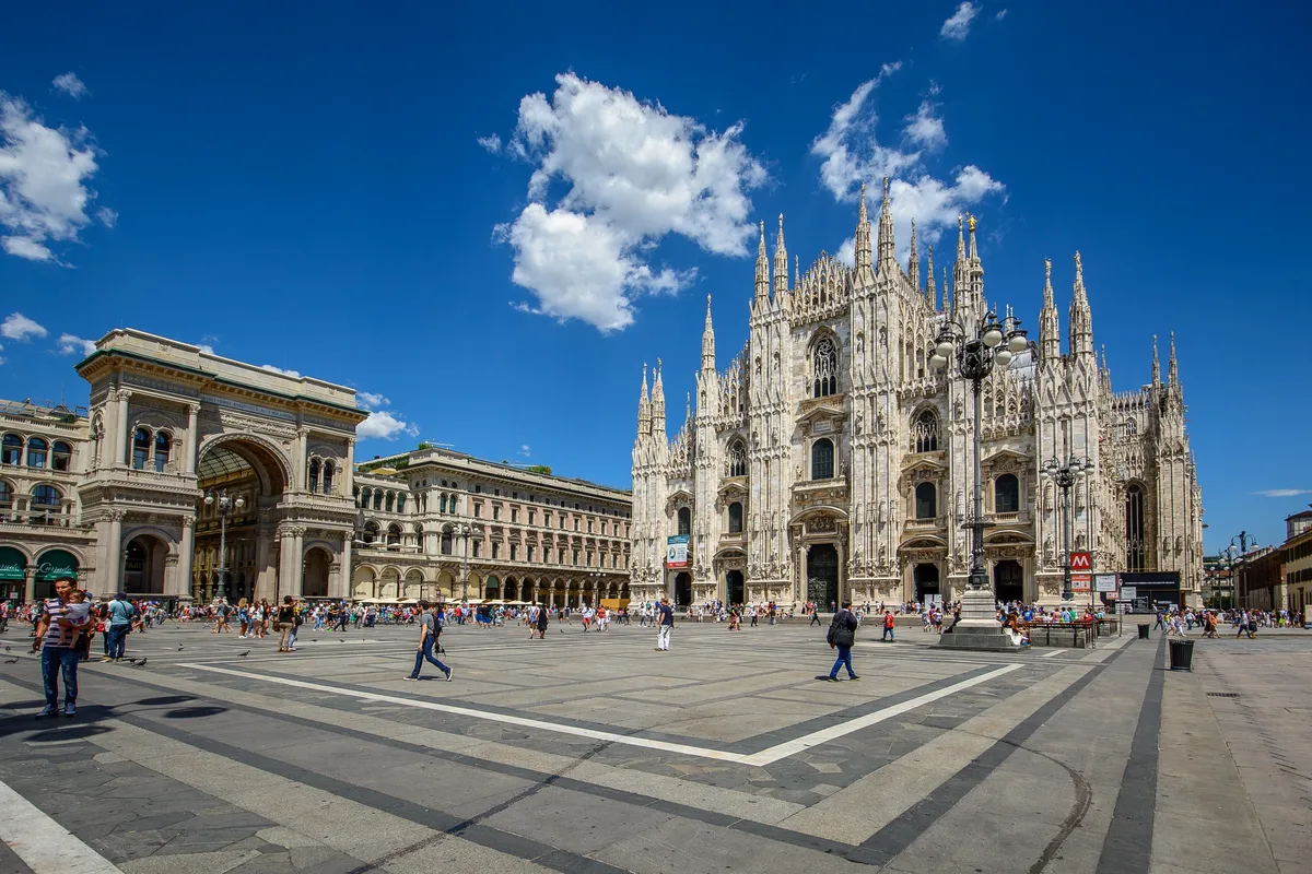 Milan Super Saver 2-Hour Walking Tour with Skip-the-Line Duomo and Rooftop Access