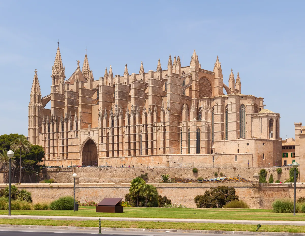 2-Hour Deluxe Segway Tour of Palma including Cathedral de Mallorca and Passeig Del Born
