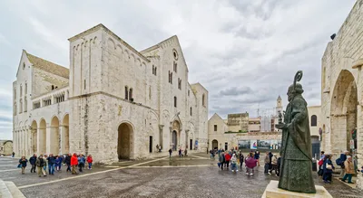 Bari Street Food Walking Tour with Tastings and Local Landmarks