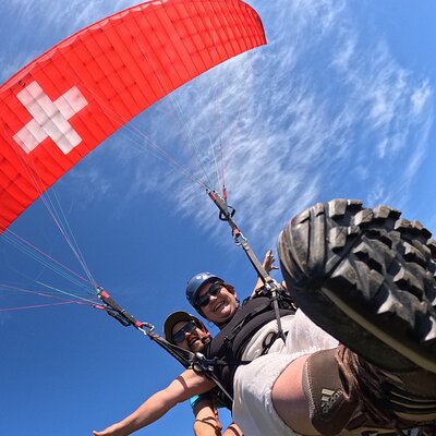 Paragliding male