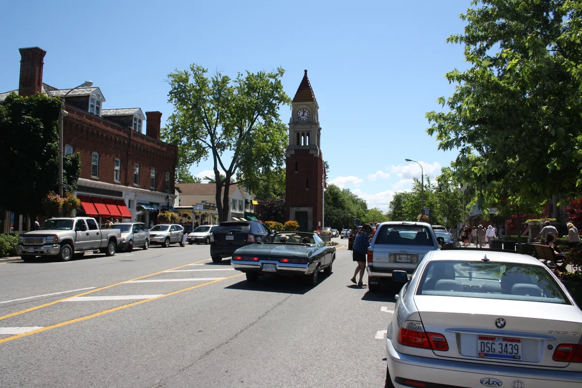Niagara Day Tour from Toronto with Niagara on the Lake and Boat Ride
