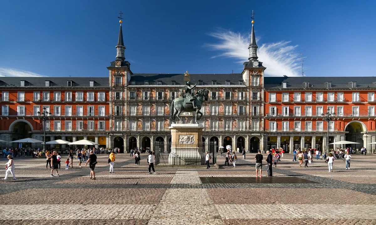 Madrid Small-Group Skip-the-Line Ticket with Royal Palace, Plaza Mayor, Plaza de la Villa, Mercado San Miguel