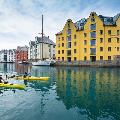 Sea Kayaking In Ålesund