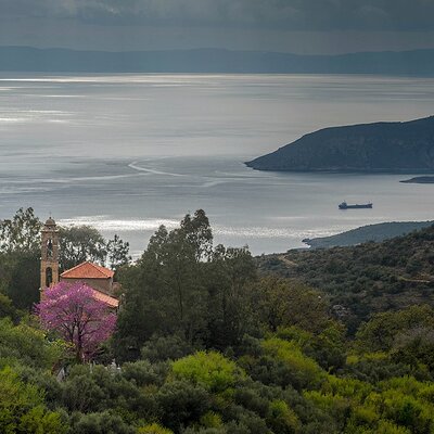 Exochori hike from mountain towards the sea