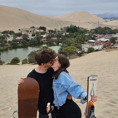 Sunset Experience: Buggy and Sandboarding in Huacachina