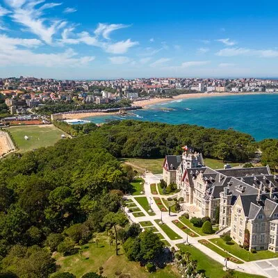 Private walking tour of the Peninsula and the Magdalene Palace