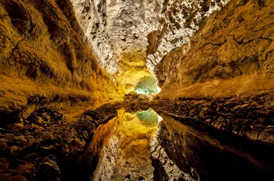 Lanzarote 9-Hour Tour to Timanfaya, Jameos del Agua, Cueva de los Verdes and Viewpoint from the Cliff