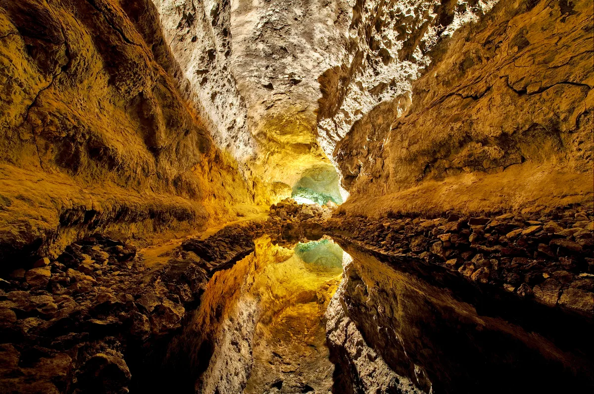 Lanzarote 9-Hour Tour to Timanfaya, Jameos del Agua, Cueva de los Verdes and Viewpoint from the Cliff