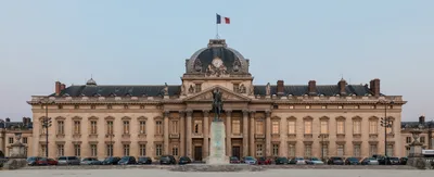 Paris 3-Hour Electric Bike Tour: Ecole Militaire, Place de la Concorde, Eiffel Tower