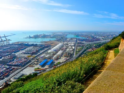 Barcelona Private Sailing Tour with Drinks for Family and Friends