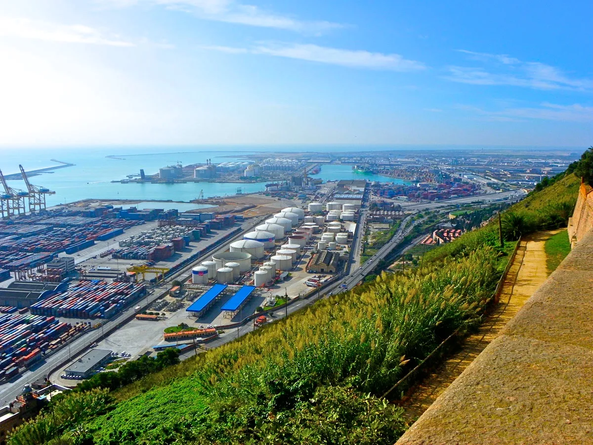 Barcelona Private Sailing Tour with Drinks for Family and Friends