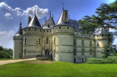 Loire Valley Private 1-Day Tour from Tours: Château de Chambord, Château de Chenonceau & Lunch