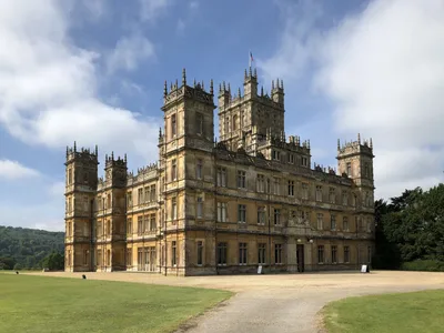 Downton Abbey Small Group Day Trip from London with Highclere Castle and Downton Village