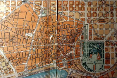 Barcelona Full-Day Tour: Sagrada Familia, Park Güell, Gothic Quarter with Pick-up