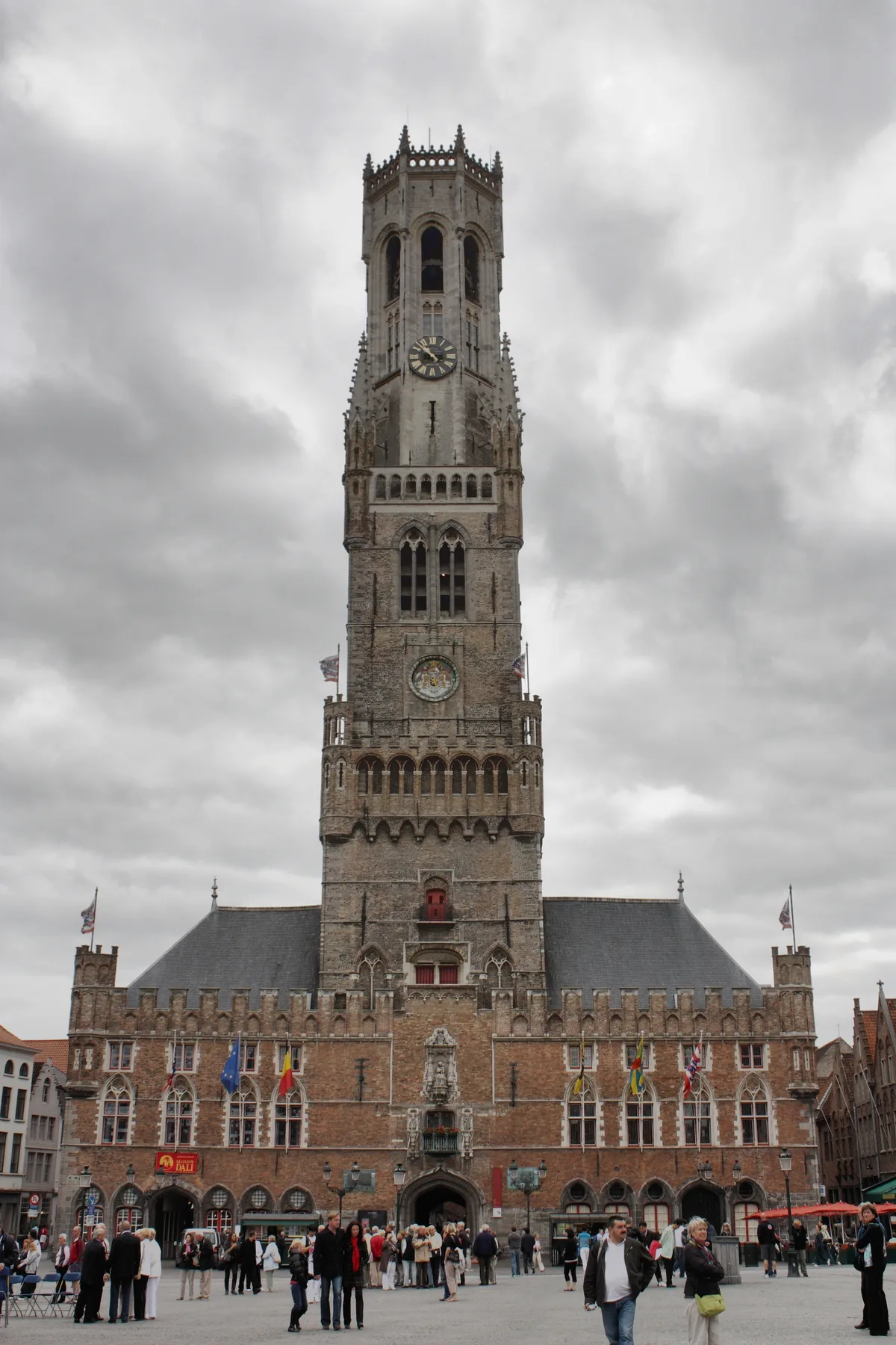Bruges 2.5-Hour Small-Group Guided Boat Trip with Chocolate Tasting