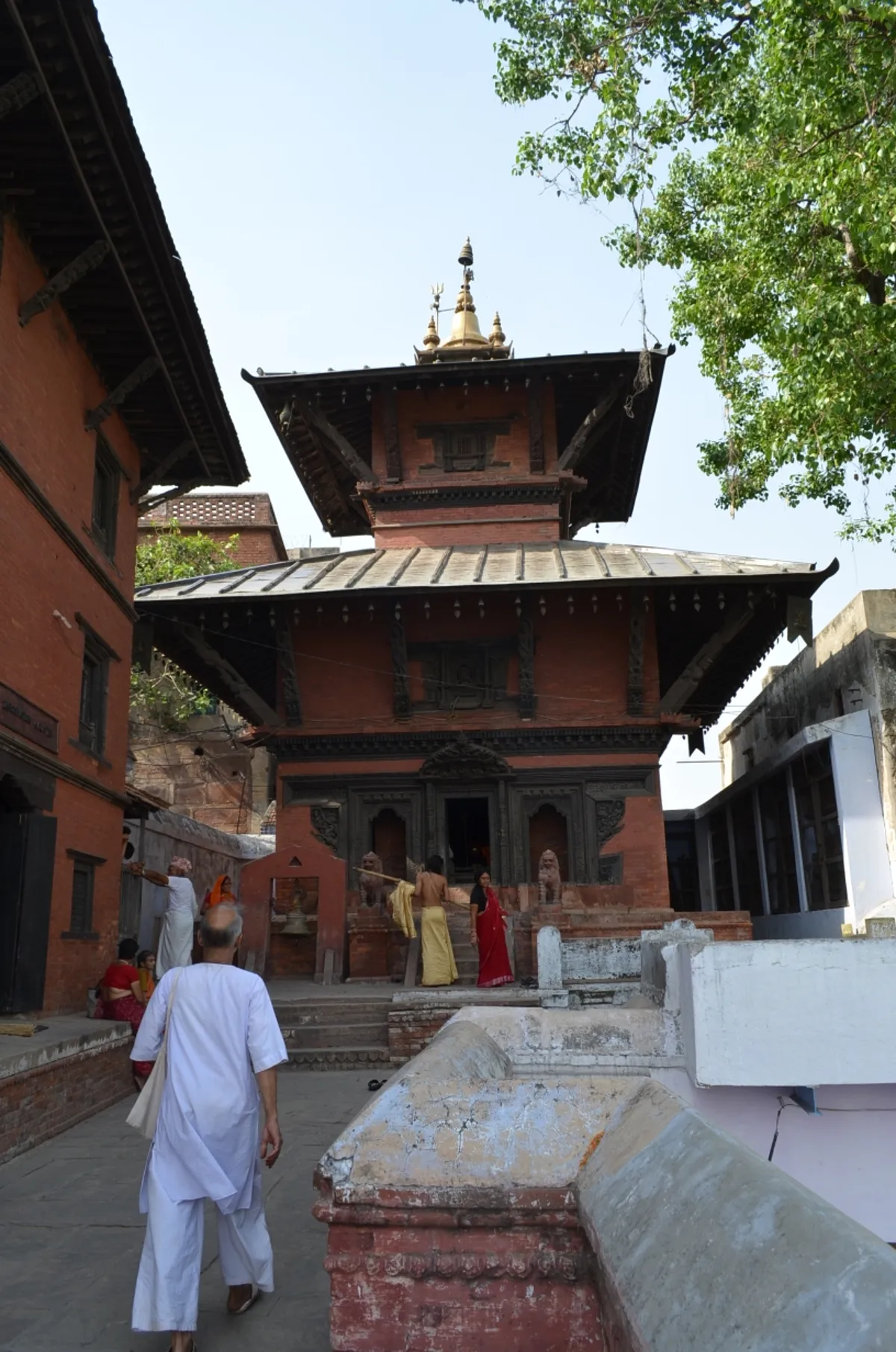 Varanasi 3-Hour Journey with Morning Boat Ride, Breakfast, Tea, and Evening Ganga Aarti VIP Seats