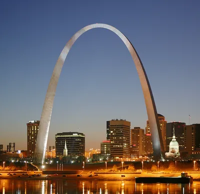 St. Louis 90-Minute Narrated Trolley Tour with City Highlights