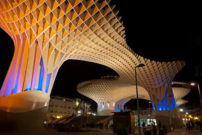 Seville Food Tour with 7+ Tastings and Drinks in Small Group