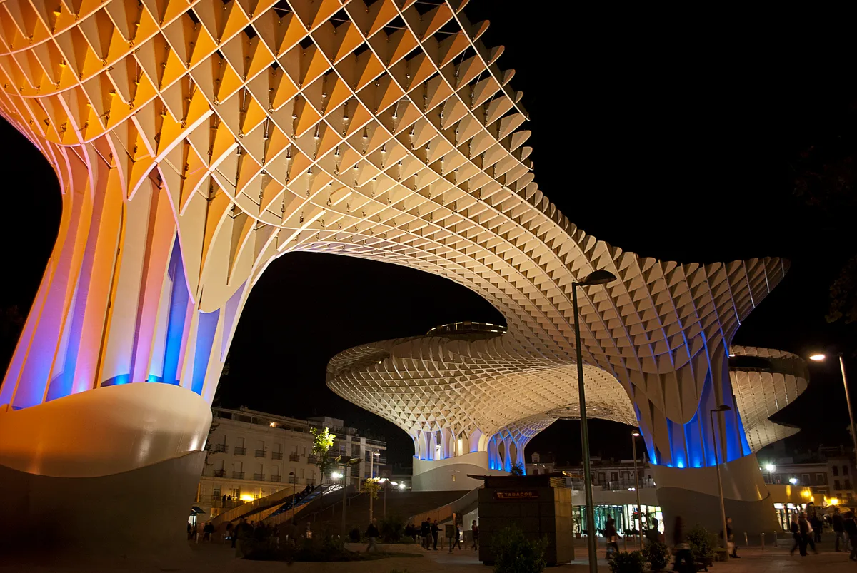 Seville Food Tour with 7+ Tastings and Drinks in Small Group