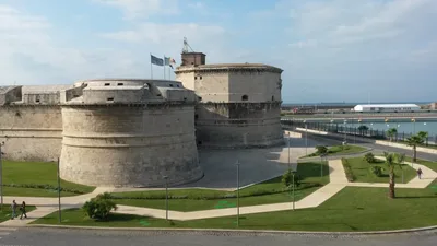Rome Small-Group Shared Tour from Civitavecchia with Max 8 People