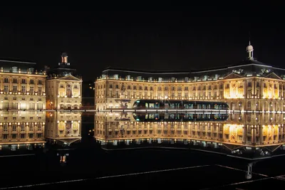 Bordeaux 90-Minute Prestige Commented Cruise with Glass of Wine and Canelé