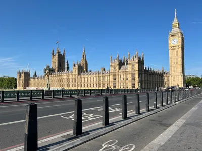Royal London Bike Tour including Hyde Park, Buckingham Palace, and Westminster Abbey