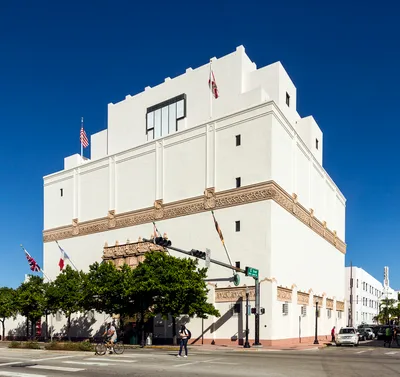 Miami South Beach 2-Hour Art Deco Walking Tour including Ocean Drive and Collins Avenue