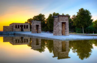 Madrid Walking Tour: Old City, Debod Temple & Royal Sites