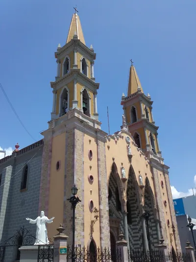 Mazatlan City Sightseeing Tour with Shopping, Beach Time, and Lunch
