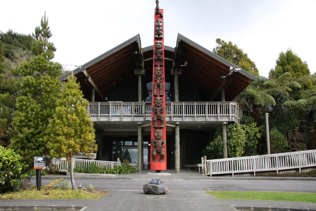 Piha Beach and Waitakere Ranges Rainforest Afternoon Tour from Auckland