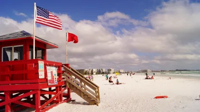 Florida Private Luxury 2-Hour Boat Charter with Island Sights from Siesta Key to Sarasota