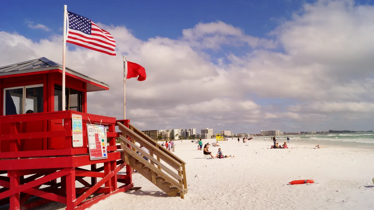 Florida Private Luxury 2-Hour Boat Charter with Island Sights from Siesta Key to Sarasota
