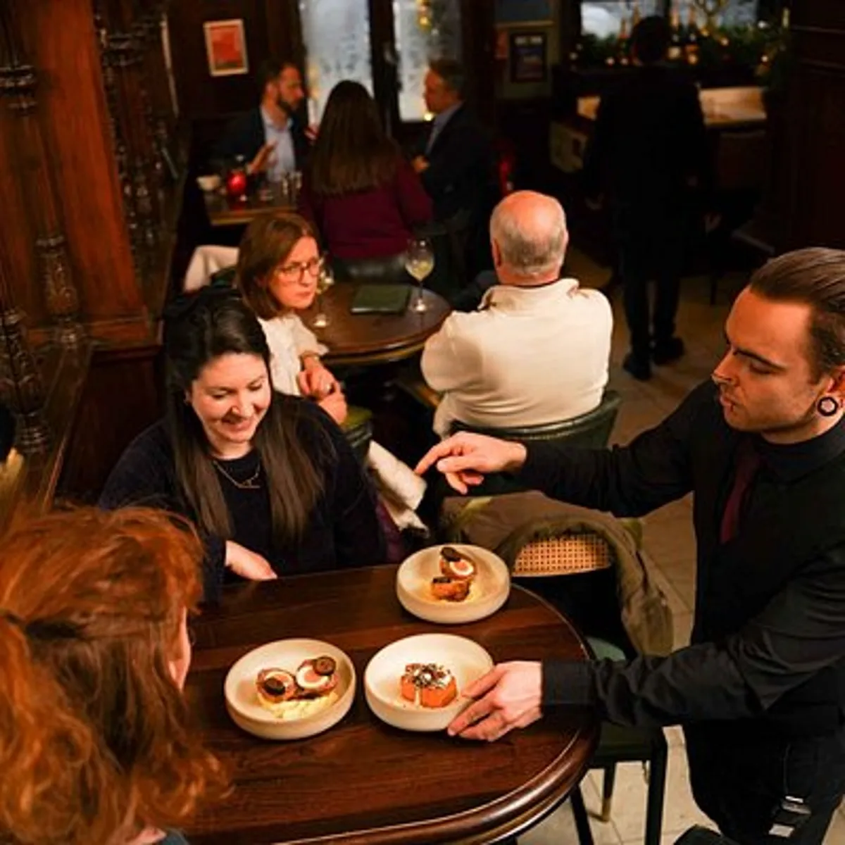 Eating Edinburgh: Old Town Food & Drinks Tour