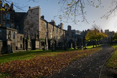 Private Old Edinburgh Tour in the Footsteps of Royals and Rogues