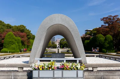 Hiroshima in a Nutshell Morning Bike Adventure: Peace Park, Atomic Bomb Dome, Castle and Shukkeien
