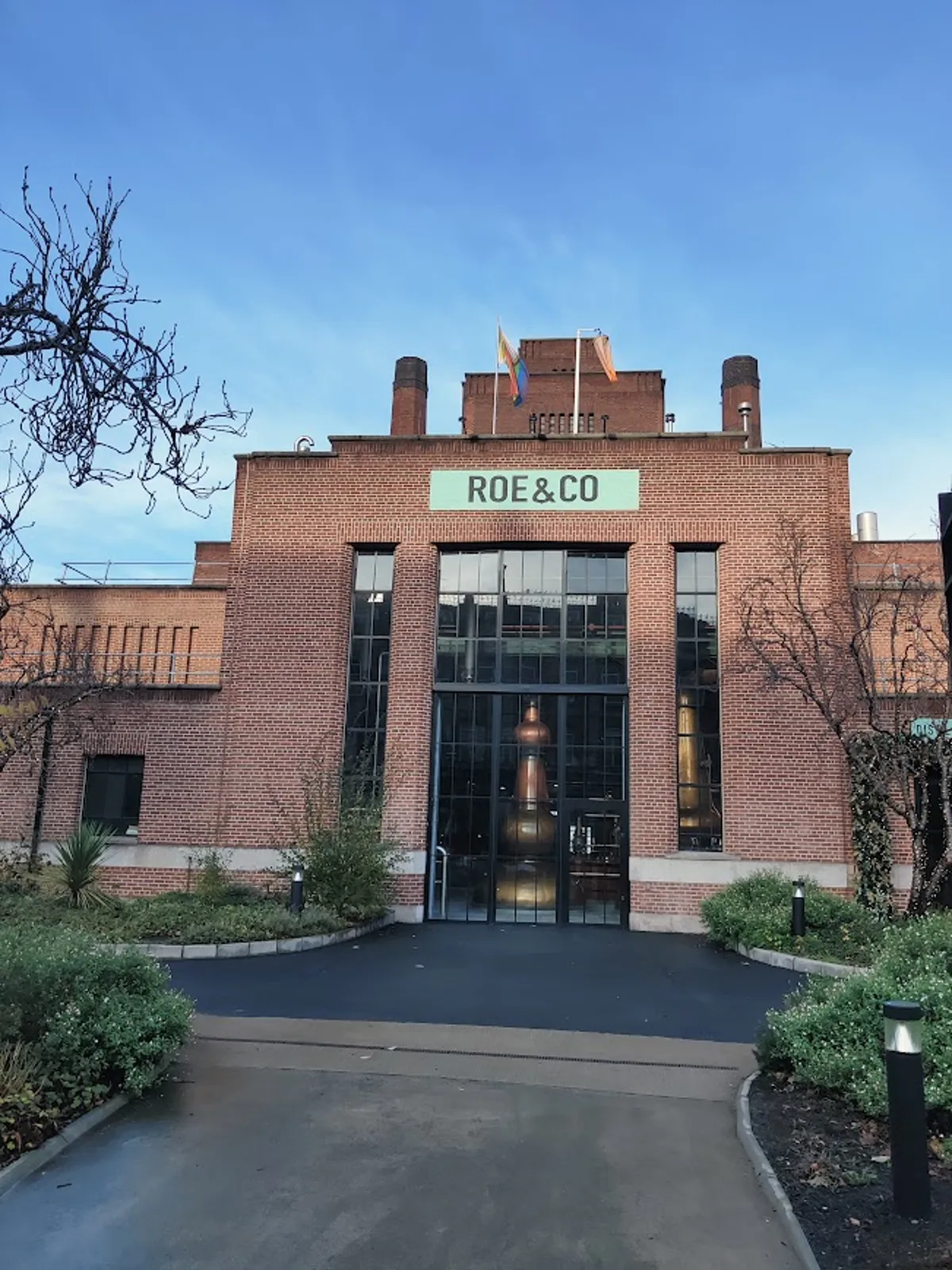 Roe & Co Distillery Guided Tour with Whiskey Blending or Flavors Experience and Cocktail in Dublin