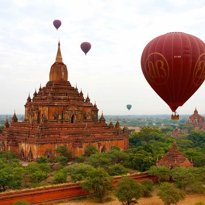 Balloons over Bagan and Balloons over Inle
