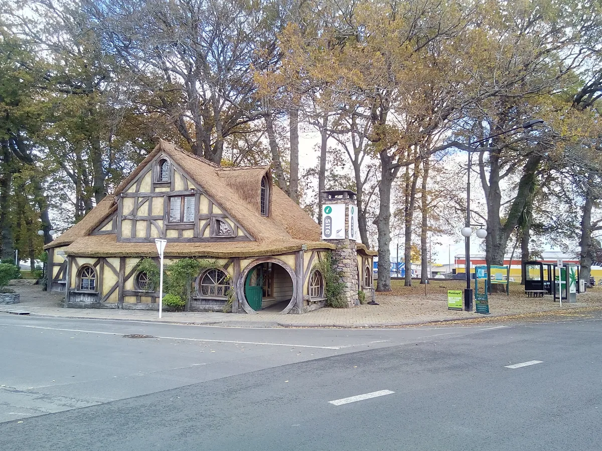 Hobbiton Movie Set Day Tour from Rotorua with Lunch at Hobbiton