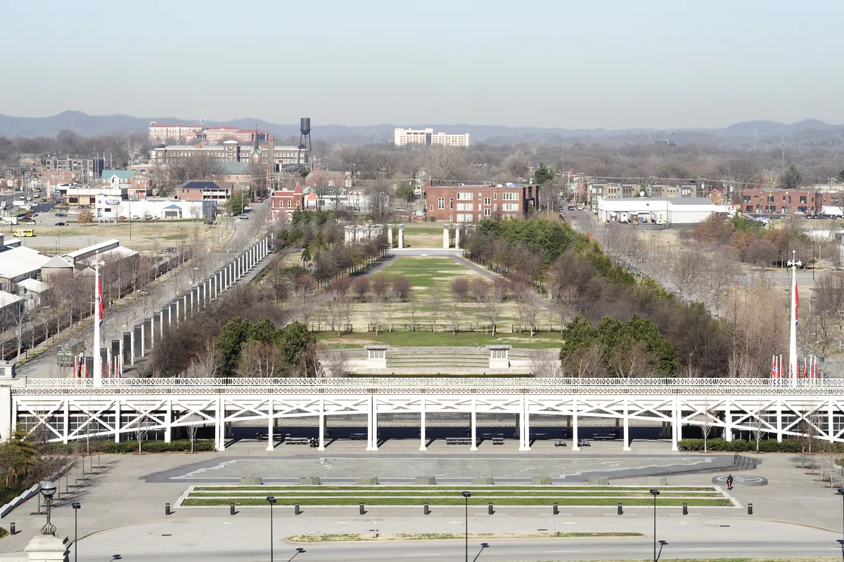 Nashville Combo Tour: Sightseeing, Murals & Brewery or Distillery Visits